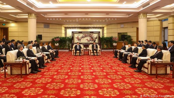 中国国台办主任宋涛会见台湾前总统马英九