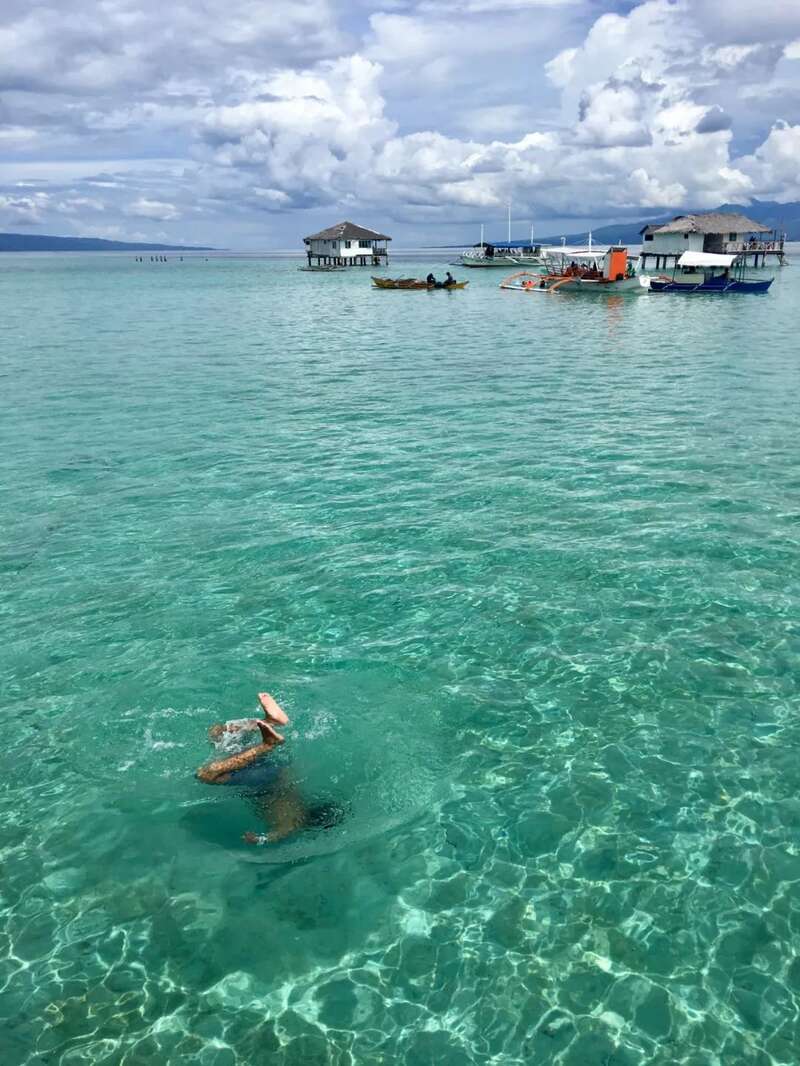 巴蛤蜊宝宝旅居的菲律宾小岛，海水清澈