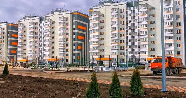 俄罗斯在马里乌波尔盖的新居民楼